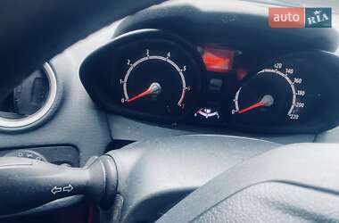 Хэтчбек Ford Fiesta 2012 в 