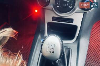 Хэтчбек Ford Fiesta 2012 в 