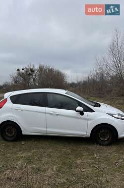 Хетчбек Ford Fiesta 2011 в 