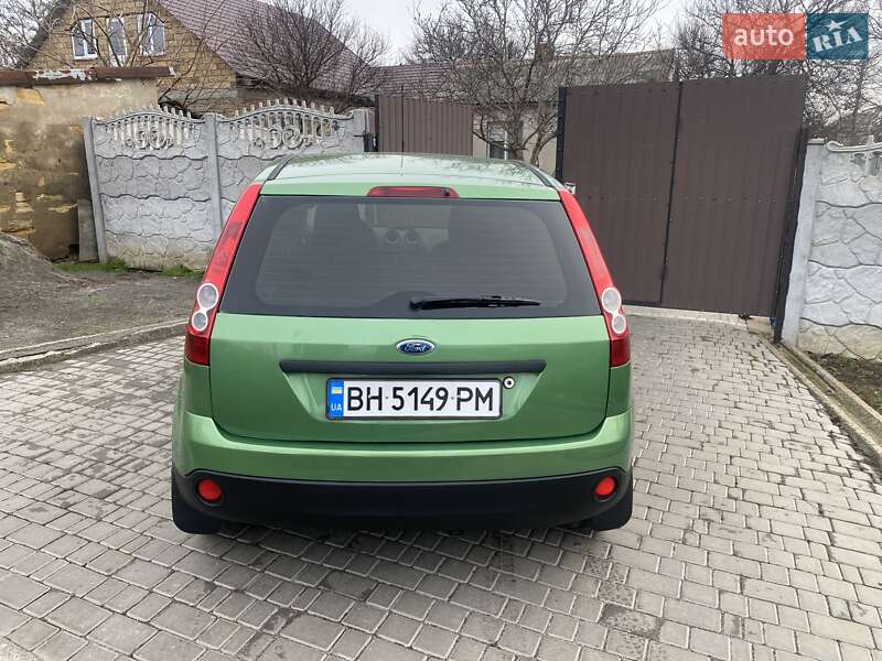 Хэтчбек Ford Fiesta 2006 в Одессе