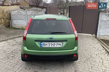 Хэтчбек Ford Fiesta 2006 в 