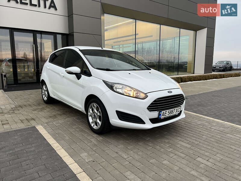 Хетчбек Ford Fiesta 2014 в Дніпрі