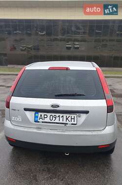 Хетчбек Ford Fiesta 2004 в 