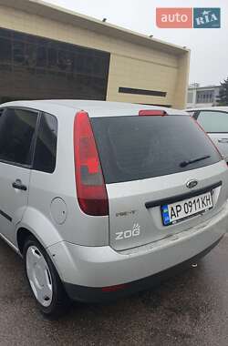 Хетчбек Ford Fiesta 2004 в 