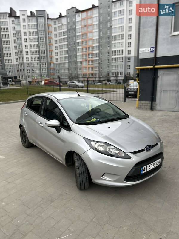 Седан Ford Fiesta 2011 в 