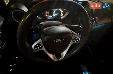Седан Ford Fiesta 2015 в 