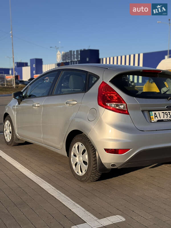 Хетчбек Ford Fiesta 2011 в Сумах