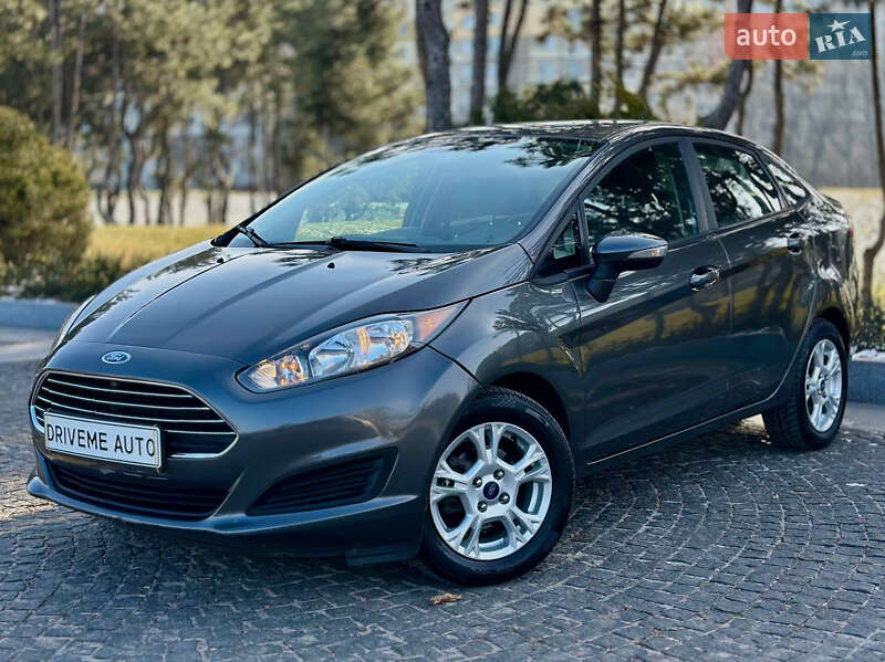 Седан Ford Fiesta 2015 в Днепре