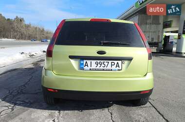 Хэтчбек Ford Fiesta 2005 в 