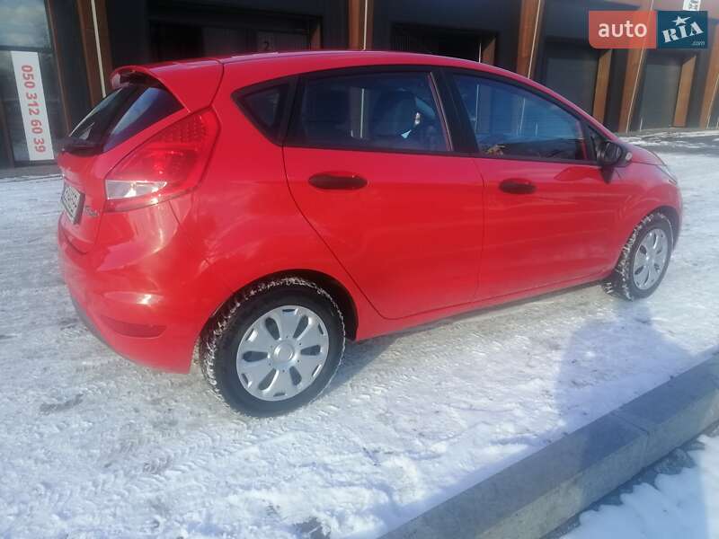 Седан Ford Fiesta 2012 в Чернигове