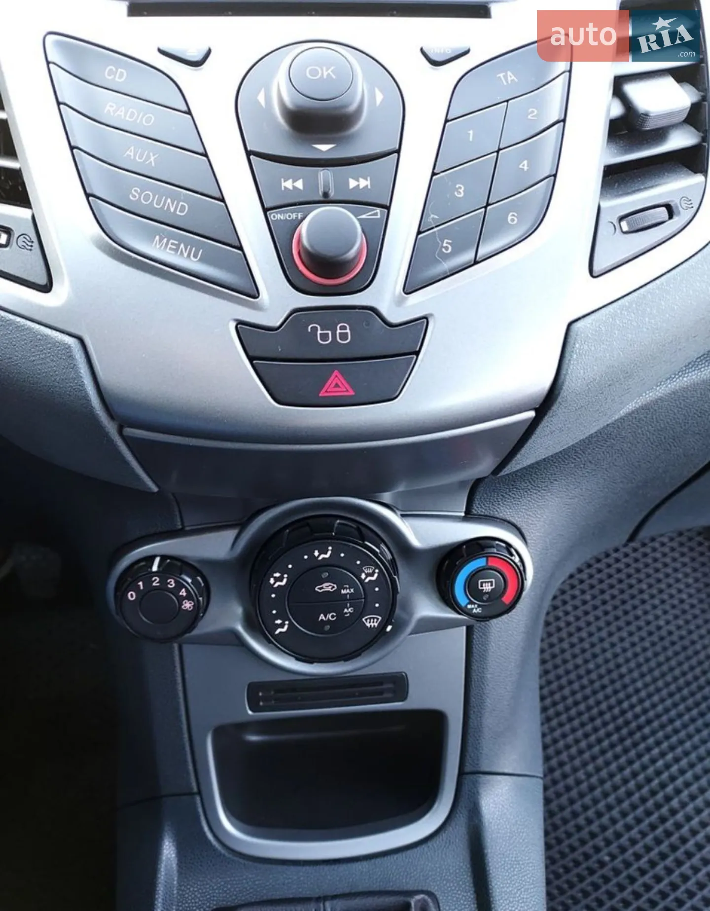 2010 Ford Fiesta - мініатюра 8