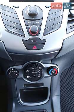 Хэтчбек Ford Fiesta 2010 в 