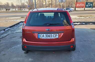 Хэтчбек Ford Fiesta 2006 в 