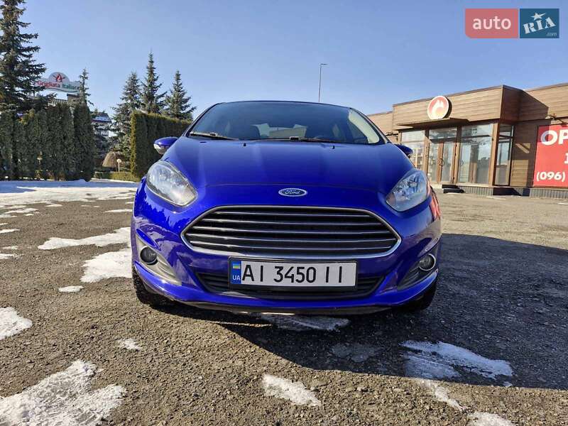 Седан Ford Fiesta 2015 в Святопетровское