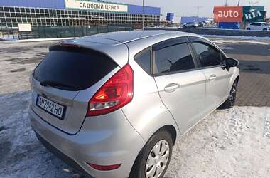 Хэтчбек Ford Fiesta 2010 в 