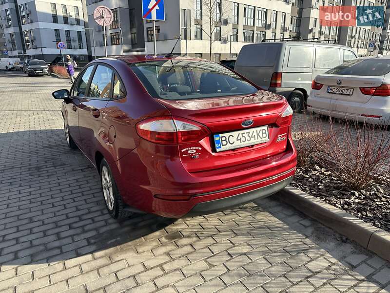 Седан Ford Fiesta 2015 в Львові