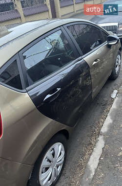 Хетчбек Ford Fiesta 2013 в 