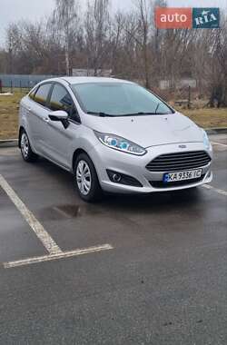 Седан Ford Fiesta 2015 в Киеве