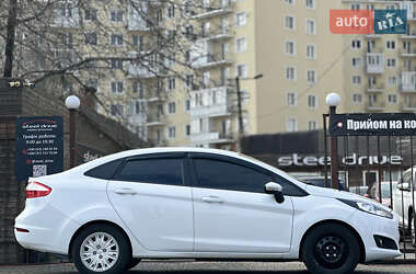 Седан Ford Fiesta 2014 в 