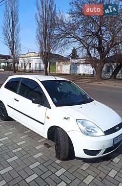 Хэтчбек Ford Fiesta 2005 в 