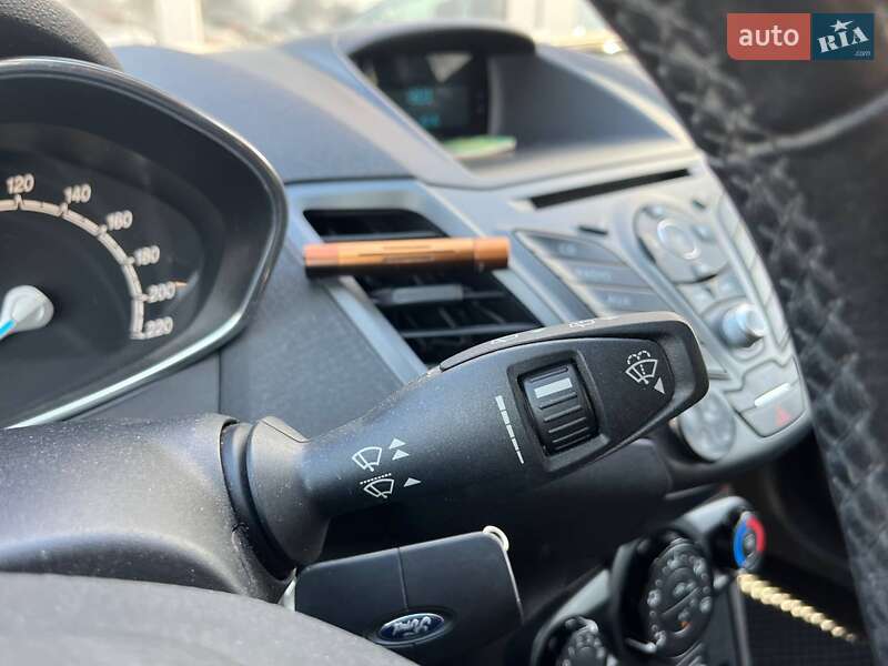 Хэтчбек Ford Fiesta 2016 в Киеве