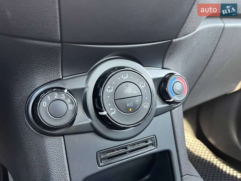 Хэтчбек Ford Fiesta 2016 в Киеве