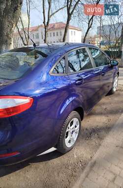 Седан Ford Fiesta 2016 в 