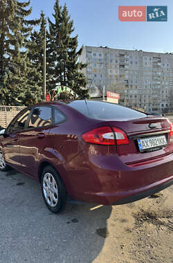 Седан Ford Fiesta 2011 в 