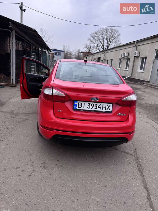 Седан Ford Fiesta 2015 в Полтаве