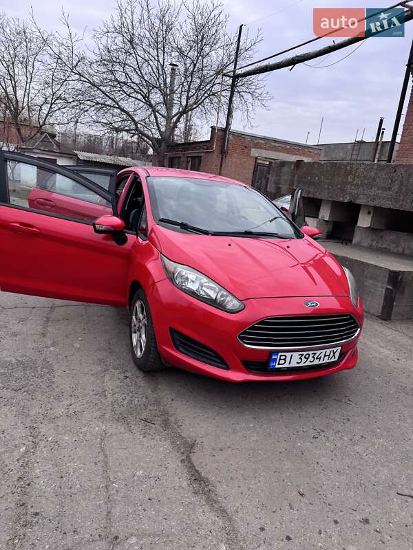 Седан Ford Fiesta 2015 в 