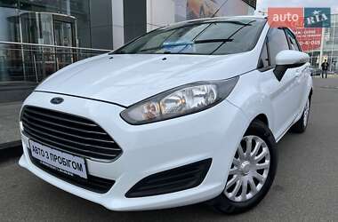 Хэтчбек Ford Fiesta 2015 в Киеве