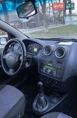 Хэтчбек Ford Fiesta 2006 в Ирпене