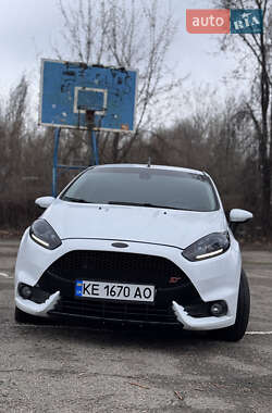 Хэтчбек Ford Fiesta 2012 в 
