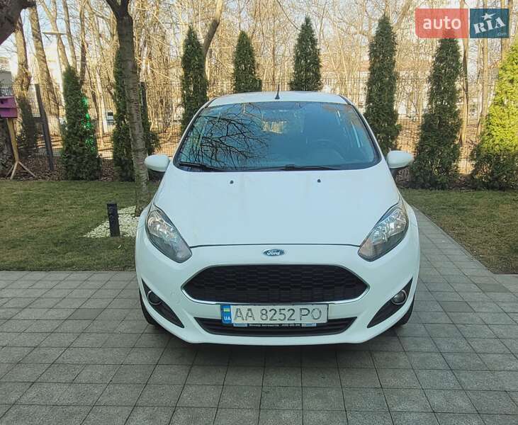 Хэтчбек Ford Fiesta 2017 в 