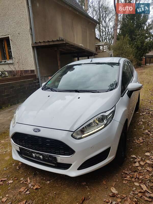 Хэтчбек Ford Fiesta 2017 в 