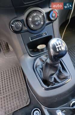 Хэтчбек Ford Fiesta 2017 в 