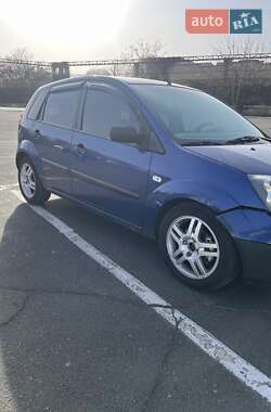 Хэтчбек Ford Fiesta 2006 в 
