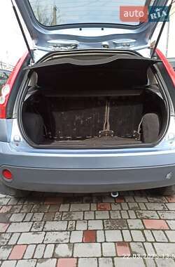 Хэтчбек Ford Fiesta 2006 в 