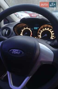 Хетчбек Ford Fiesta 2013 в 