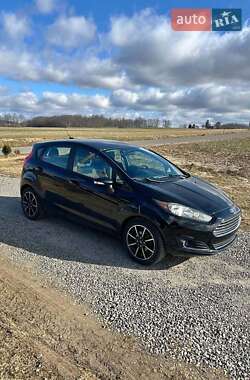 Хэтчбек Ford Fiesta 2016 в 