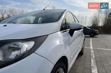 Хэтчбек Ford Fiesta 2011 в 