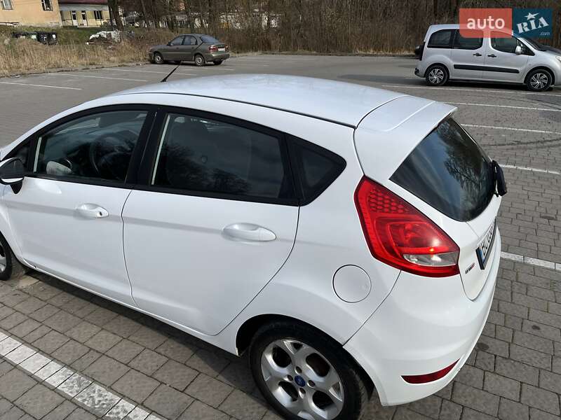 Хетчбек Ford Fiesta 2011 в Львові