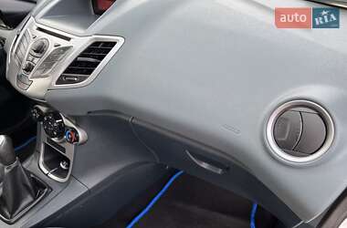 Хэтчбек Ford Fiesta 2011 в 