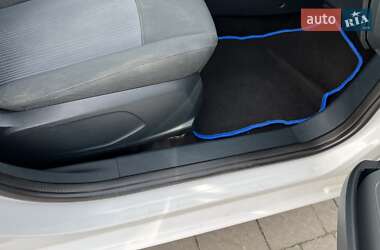 Хэтчбек Ford Fiesta 2011 в 