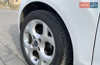 Хэтчбек Ford Fiesta 2011 в 