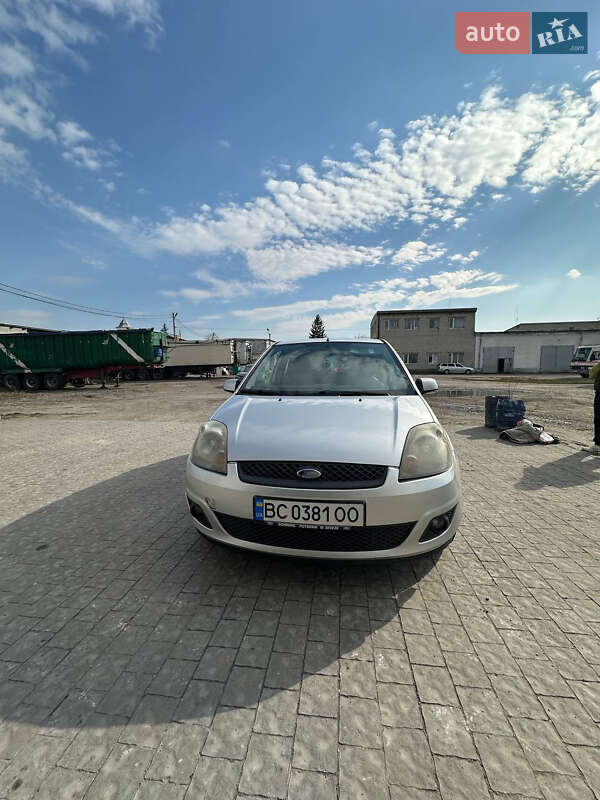 Хетчбек Ford Fiesta 2006 в Золочеві