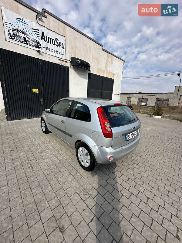 Хетчбек Ford Fiesta 2006 в Золочеві