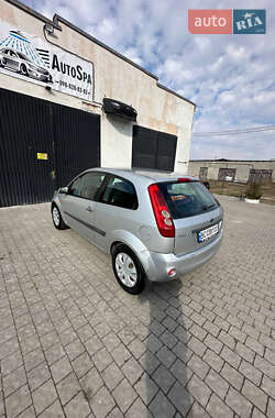 Хэтчбек Ford Fiesta 2006 в 