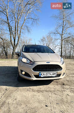 Хэтчбек Ford Fiesta 2016 в 