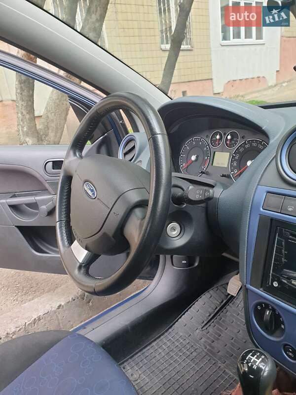 Хэтчбек Ford Fiesta 2008 в Львове